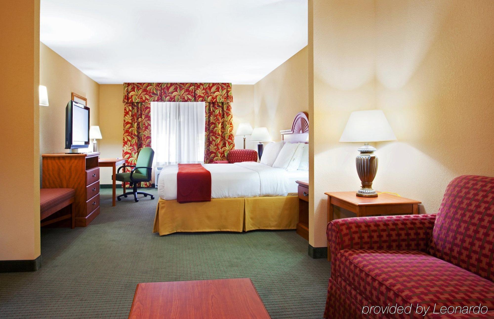 Holiday Inn Express Mineral Wells By Ihg Parkersburg Extérieur photo