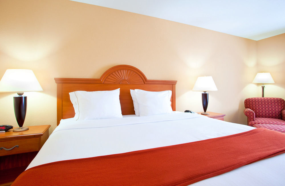 Holiday Inn Express Mineral Wells By Ihg Parkersburg Extérieur photo
