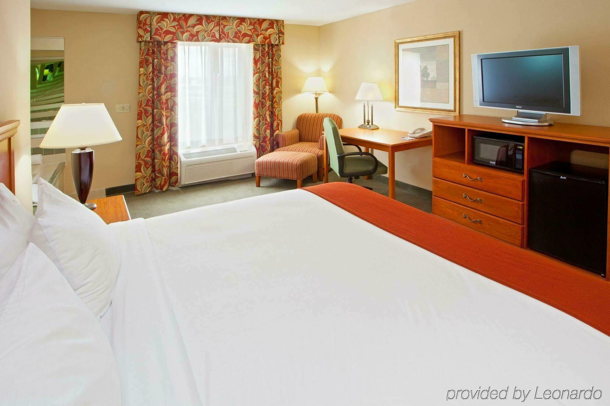 Holiday Inn Express Mineral Wells By Ihg Parkersburg Extérieur photo