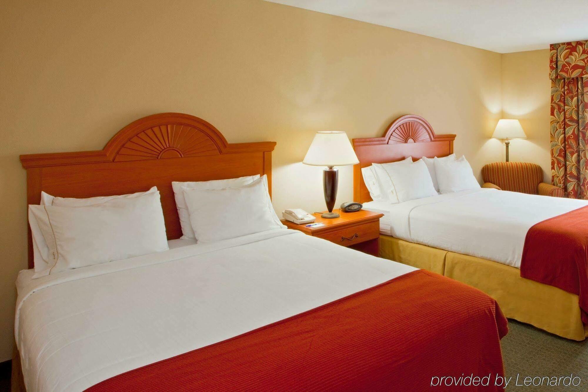 Holiday Inn Express Mineral Wells By Ihg Parkersburg Extérieur photo