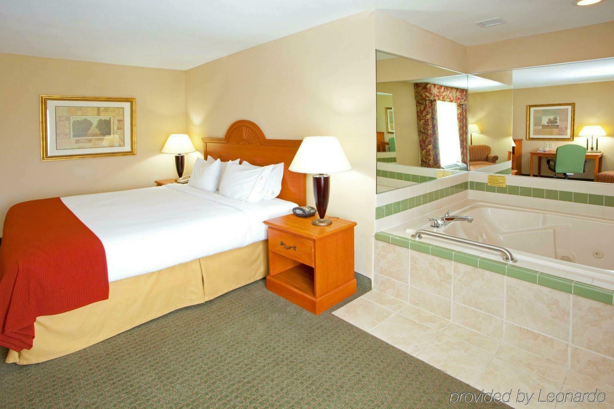 Holiday Inn Express Mineral Wells By Ihg Parkersburg Extérieur photo